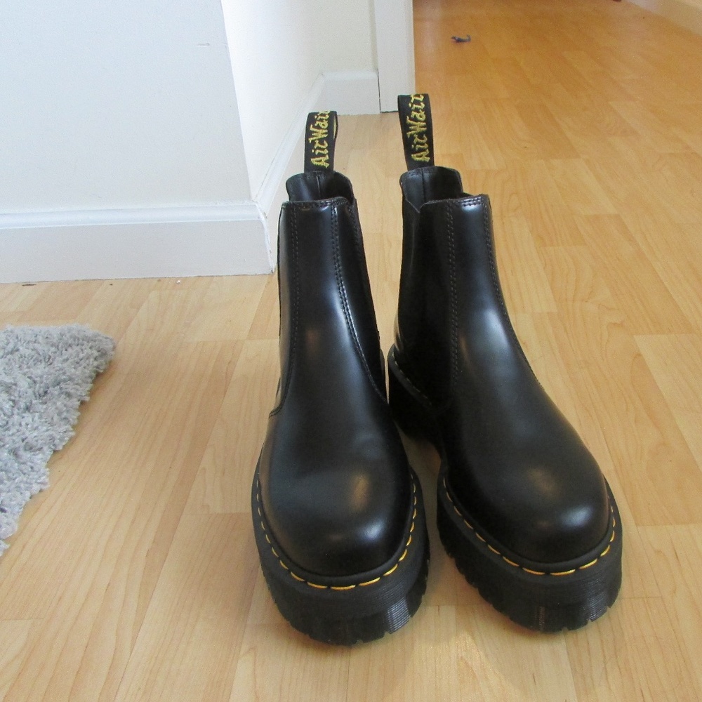 Dr. Martens 2976 Quad Chelsea Boot